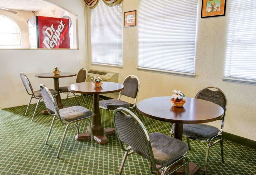 هتل Econo Lodge Temple