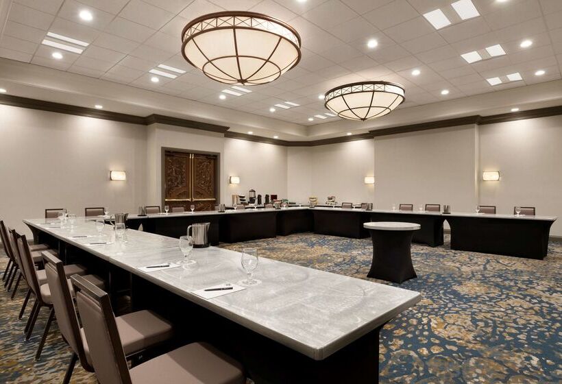 هتل Embassy Suites By Hilton Columbus