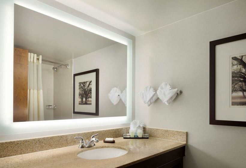 هتل Embassy Suites By Hilton Columbus