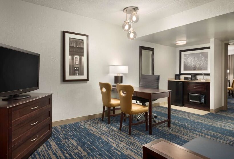هتل Embassy Suites By Hilton Columbus