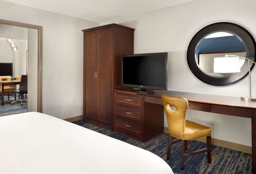 هتل Embassy Suites By Hilton Columbus