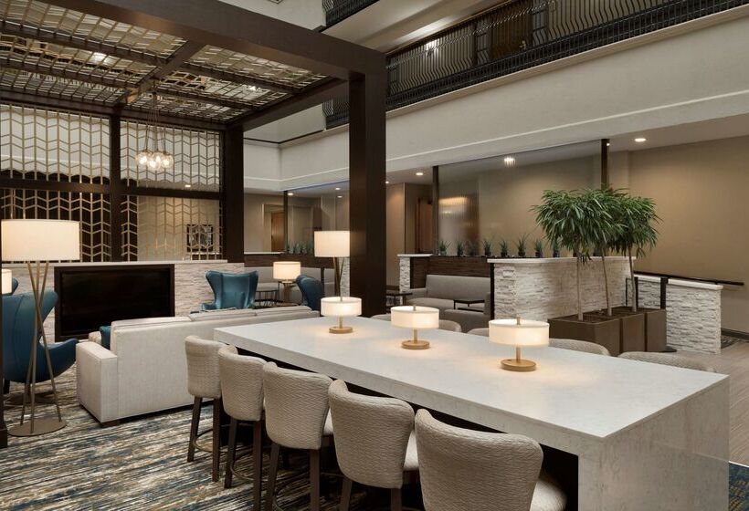 هتل Embassy Suites By Hilton Columbus
