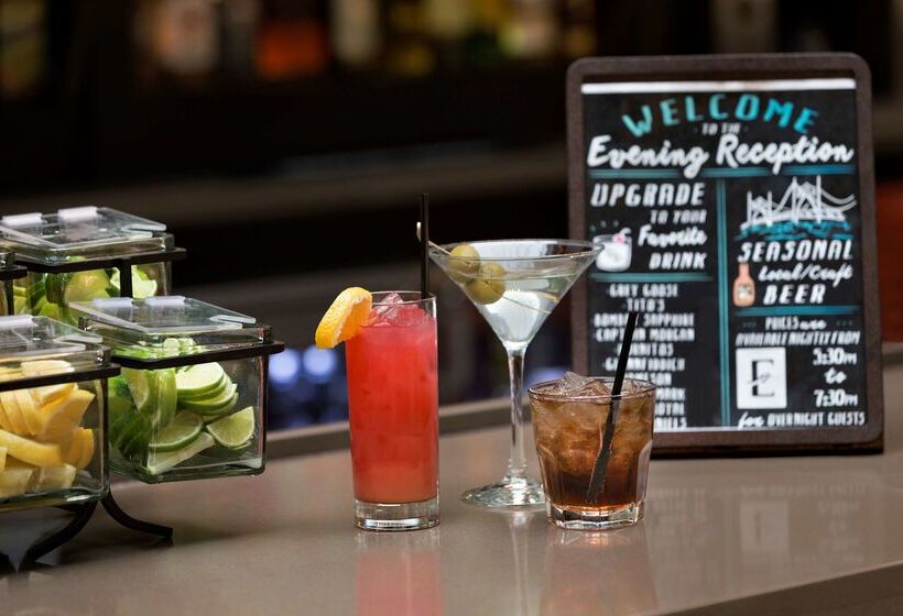 هتل Embassy Suites By Hilton Columbus