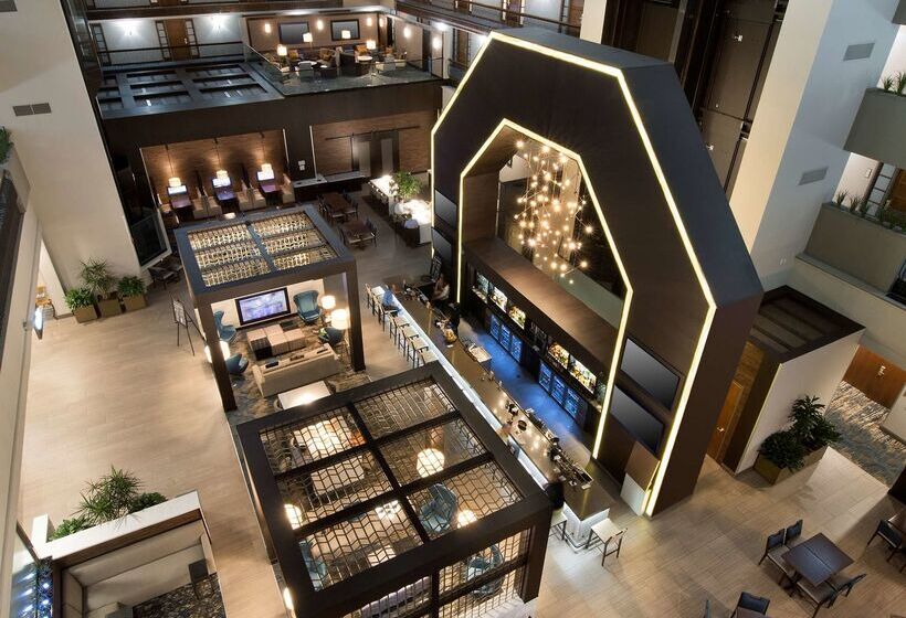 هتل Embassy Suites By Hilton Columbus