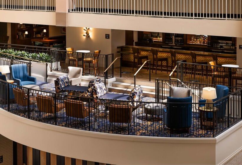 هتل Embassy Suites By Hilton Atlanta Buckhead