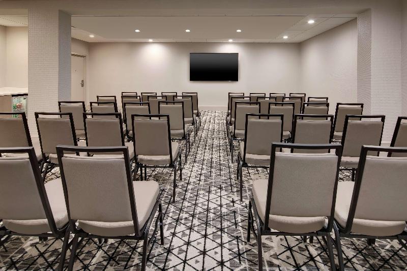 هتل Embassy Suites By Hilton Atlanta Perimeter Center