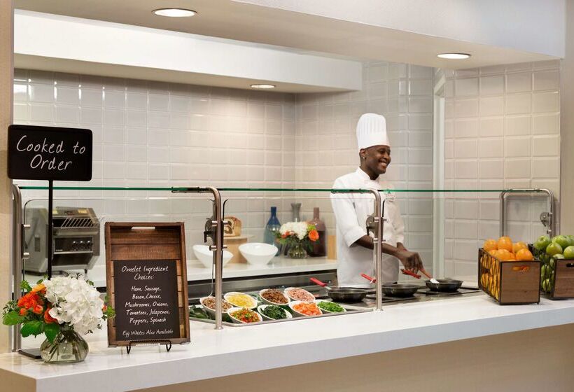 Отель Embassy Suites By Hilton Austin Downtown South Congress