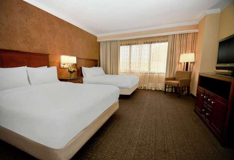 هتل Embassy Suites By Hilton Austin Downtown South Congress