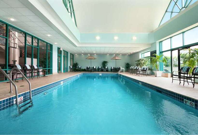 هتل Embassy Suites By Hilton Chicago Lombard Oak Brook