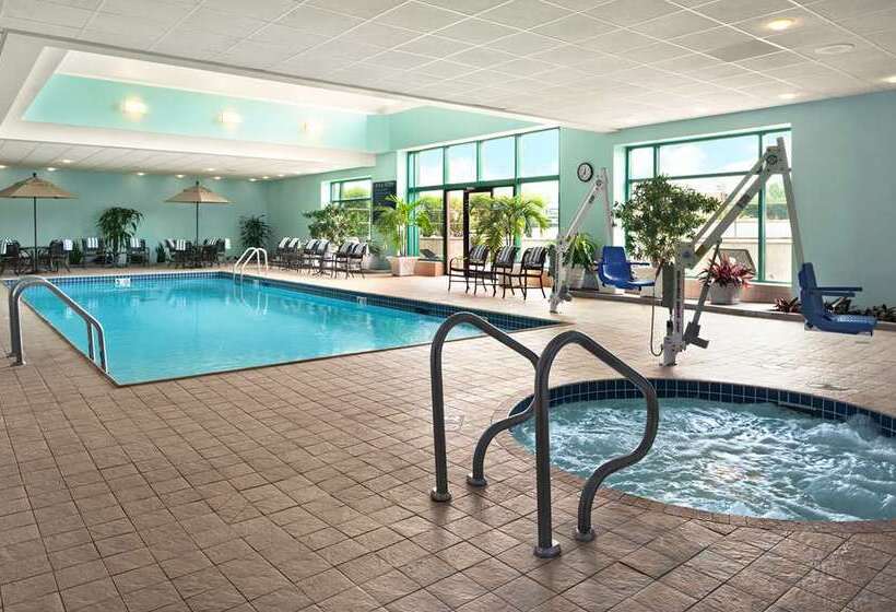 هتل Embassy Suites By Hilton Chicago Lombard Oak Brook