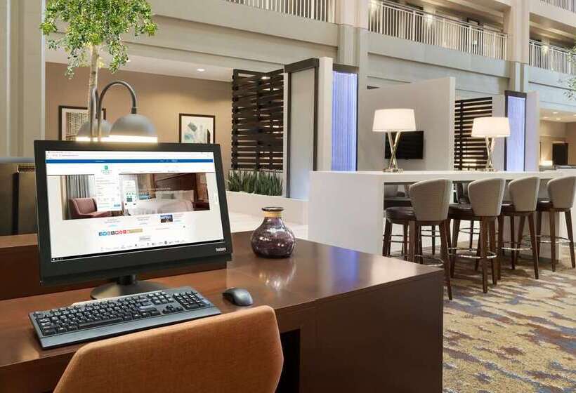 هتل Embassy Suites By Hilton Chicago Lombard Oak Brook