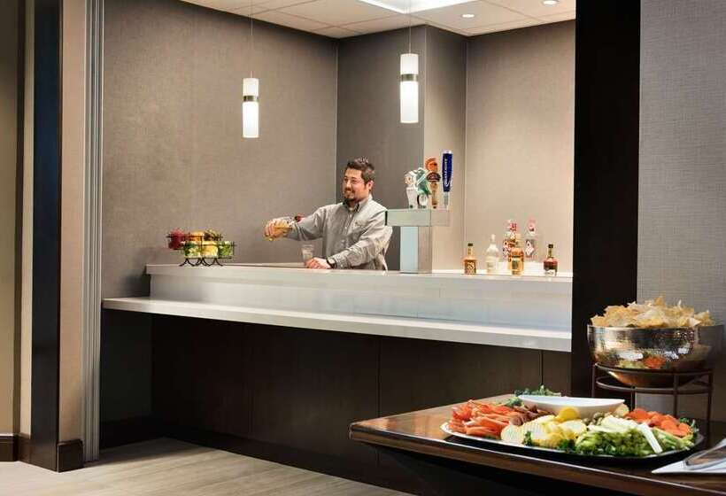 هتل Embassy Suites By Hilton Chicago Lombard Oak Brook