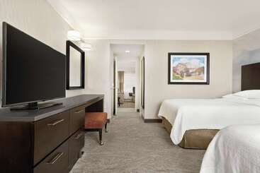 هتل Embassy Suites By Hilton Chicago North Shore Deerfield