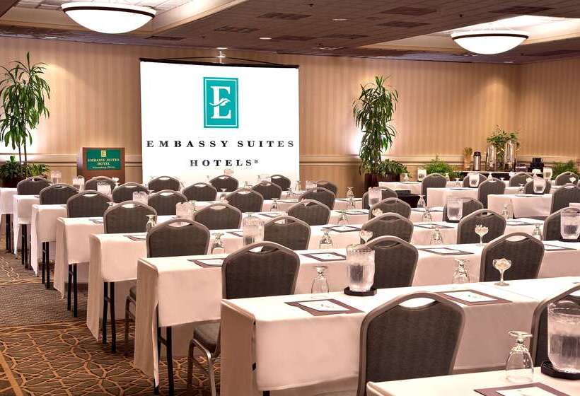 هتل Embassy Suites By Hilton Chicago Schaumburg Woodfield