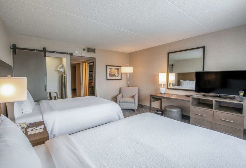 هتل Embassy Suites By Hilton Chicago Schaumburg Woodfield