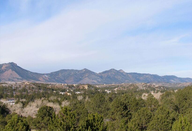 هتل Embassy Suites By Hilton Colorado Springs