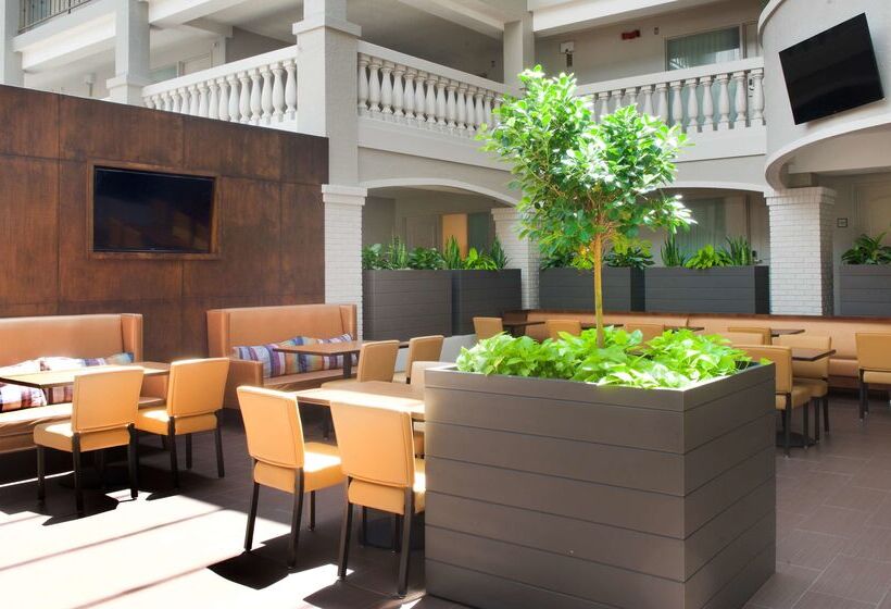 هتل Embassy Suites By Hilton Colorado Springs