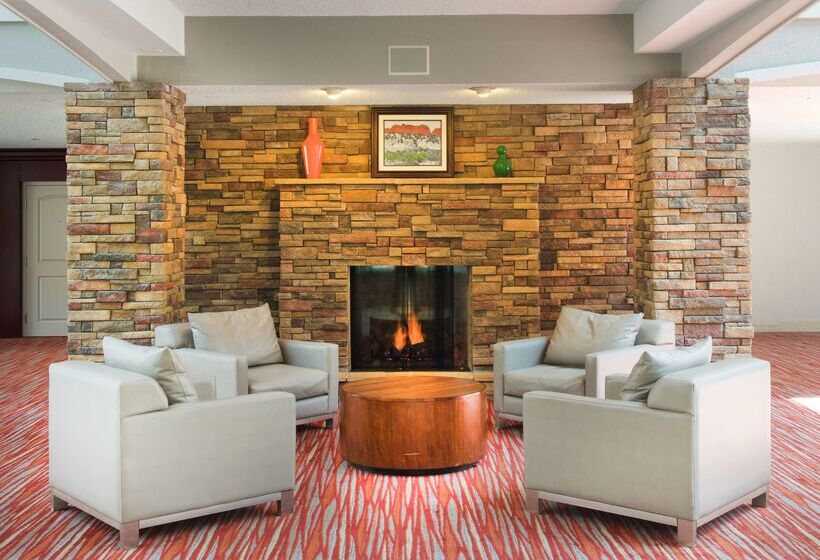 هتل Embassy Suites By Hilton Colorado Springs