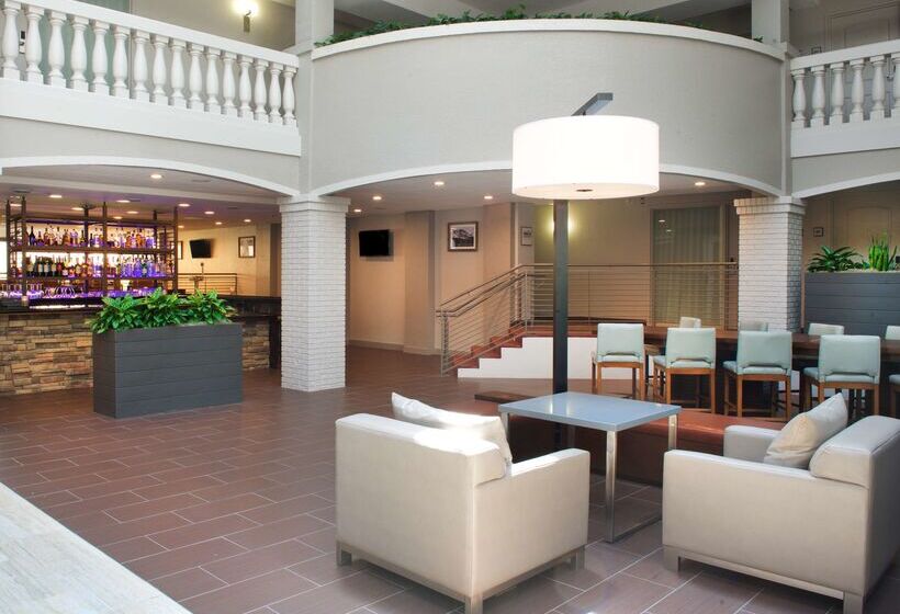 هتل Embassy Suites By Hilton Colorado Springs