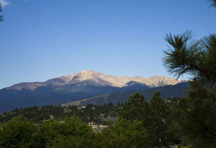 هتل Embassy Suites By Hilton Colorado Springs