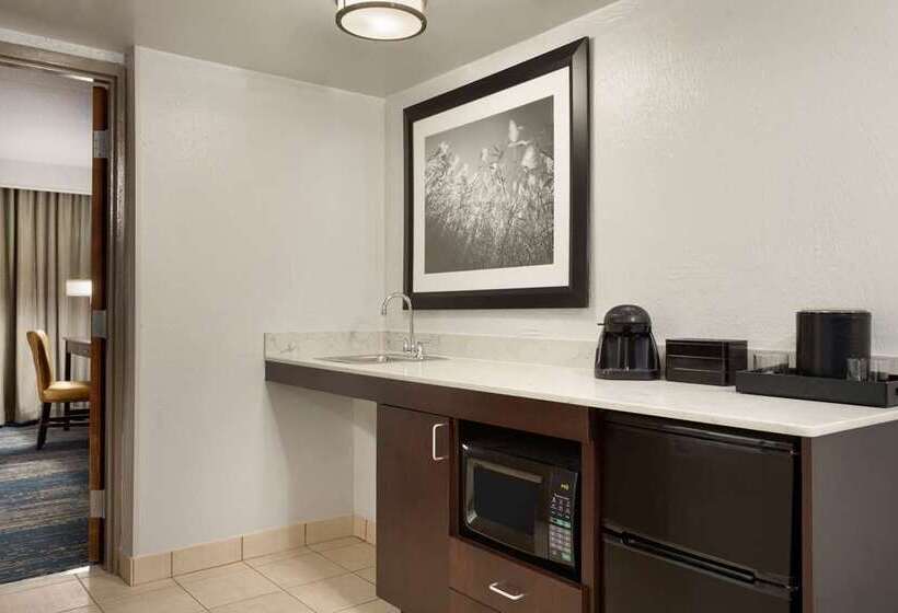 هتل Embassy Suites By Hilton Columbus