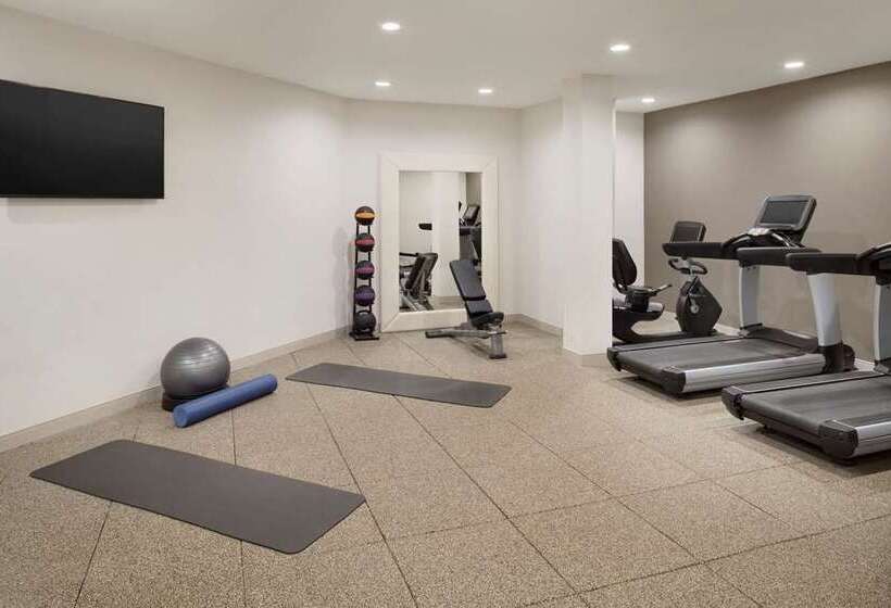 هتل Embassy Suites By Hilton Columbus