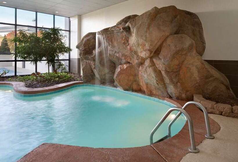 هتل Embassy Suites By Hilton Columbus