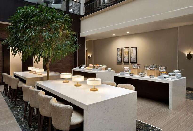 هتل Embassy Suites By Hilton Columbus