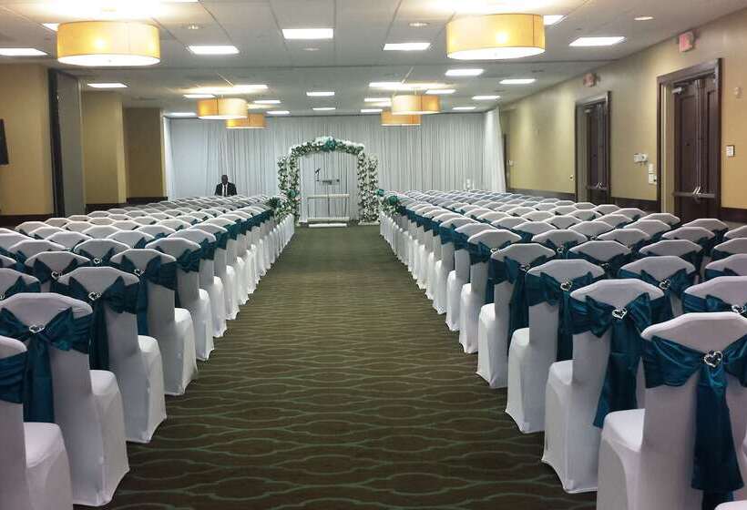 בית מלון כפרי Embassy Suites By Hilton Dallas Market Center