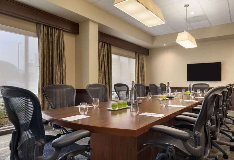 בית מלון כפרי Embassy Suites By Hilton Dallas Market Center