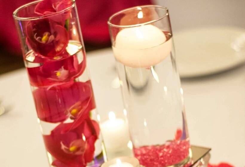 בית מלון כפרי Embassy Suites By Hilton Dallas Market Center