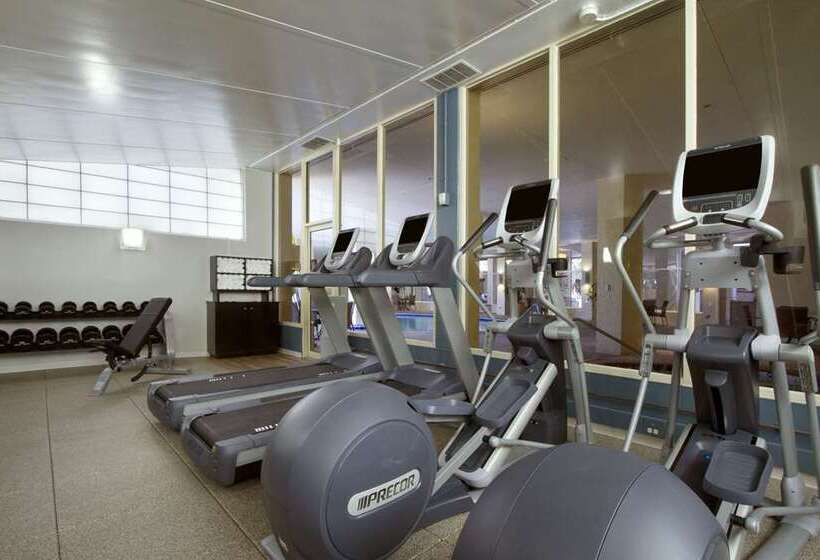 בית מלון כפרי Embassy Suites By Hilton Dallas Market Center