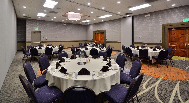 هتل Embassy Suites By Hilton Denver Central Park