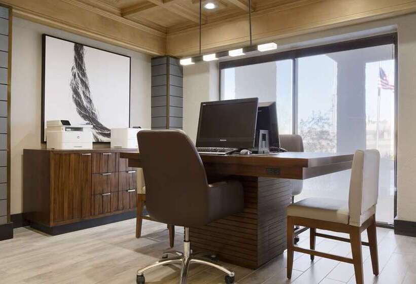 هتل Embassy Suites By Hilton El Paso