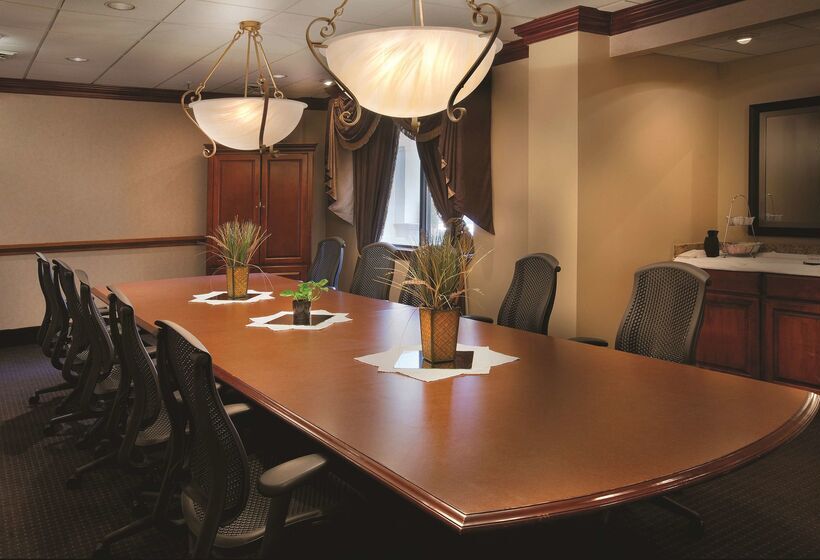 هتل Embassy Suites By Hilton Greensboro Airport