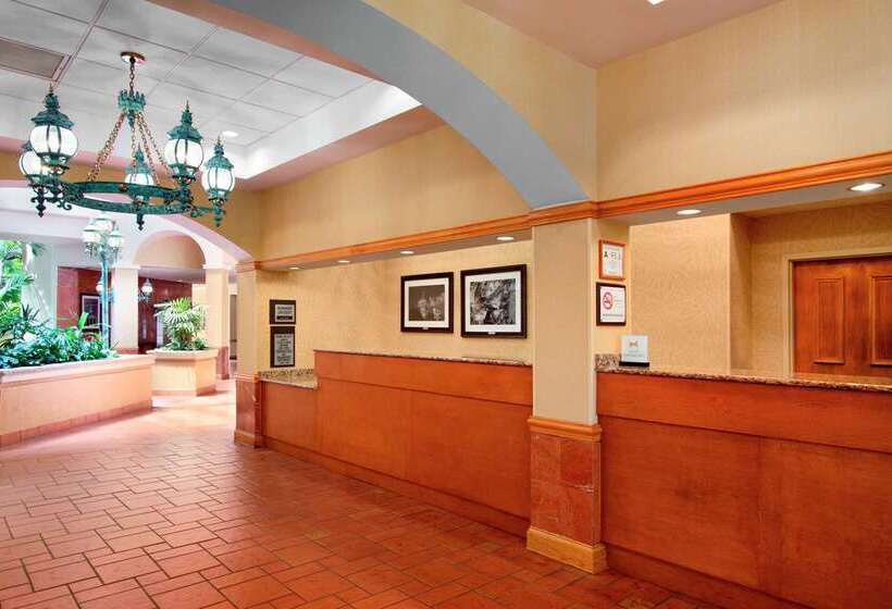 هتل Embassy Suites By Hilton Greensboro Airport