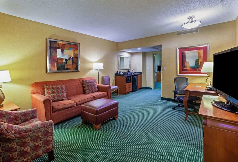 هتل Embassy Suites By Hilton Greensboro Airport