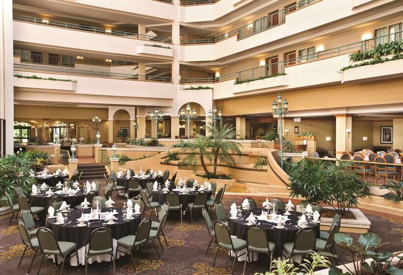 هتل Embassy Suites By Hilton Greensboro Airport
