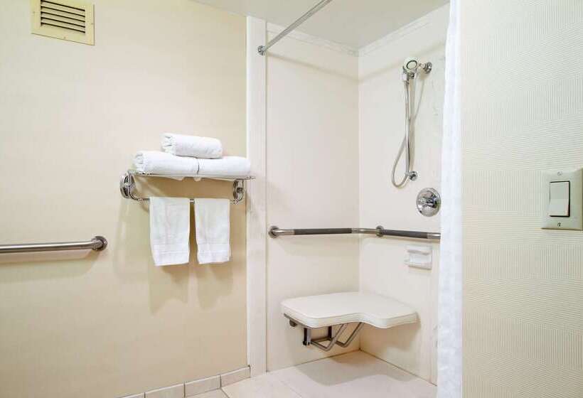 هتل Embassy Suites By Hilton Greensboro Airport