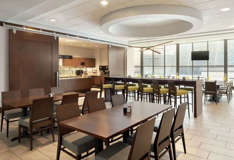 בית מלון כפרי Embassy Suites By Hilton Indianapolis Downtown
