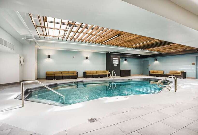 בית מלון כפרי Embassy Suites By Hilton Indianapolis Downtown