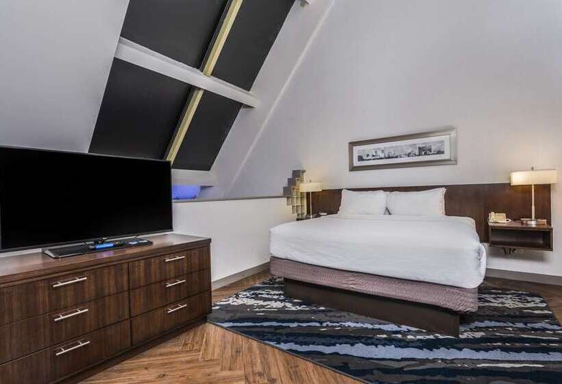 هتل Embassy Suites By Hilton Indianapolis Downtown
