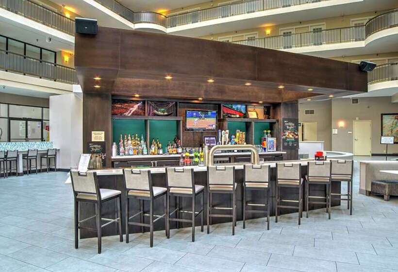 هتل Embassy Suites By Hilton Indianapolis North