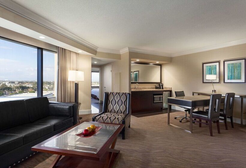 هتل Embassy Suites By Hilton Irvine Orange County Airport