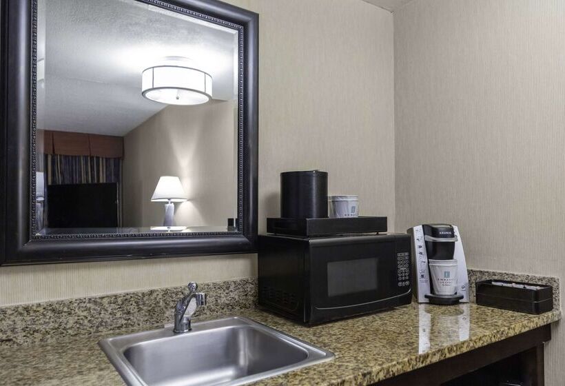 בית מלון כפרי Embassy Suites By Hilton Kansas City Plaza