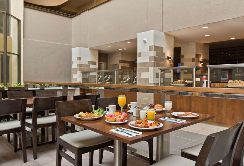 Отель Embassy Suites By Hilton Los Angeles Downey