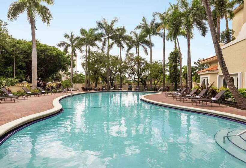 Отель Embassy Suites By Hilton Miami International Airport