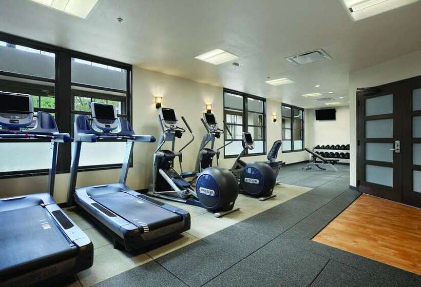 هتل Embassy Suites By Hilton Napa Valley