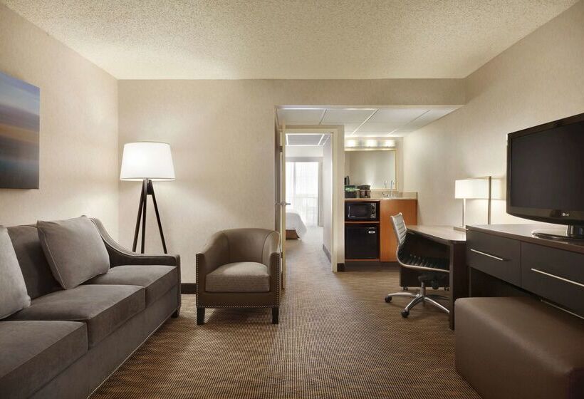 Hotel Embassy Suites By Hilton Oklahoma City Will Rogers Airport