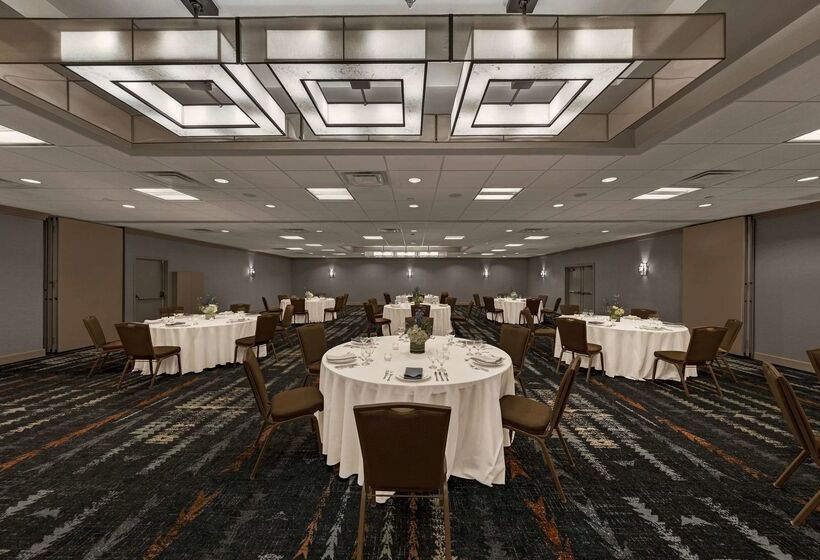 Hotel Embassy Suites By Hilton Oklahoma City Will Rogers Airport